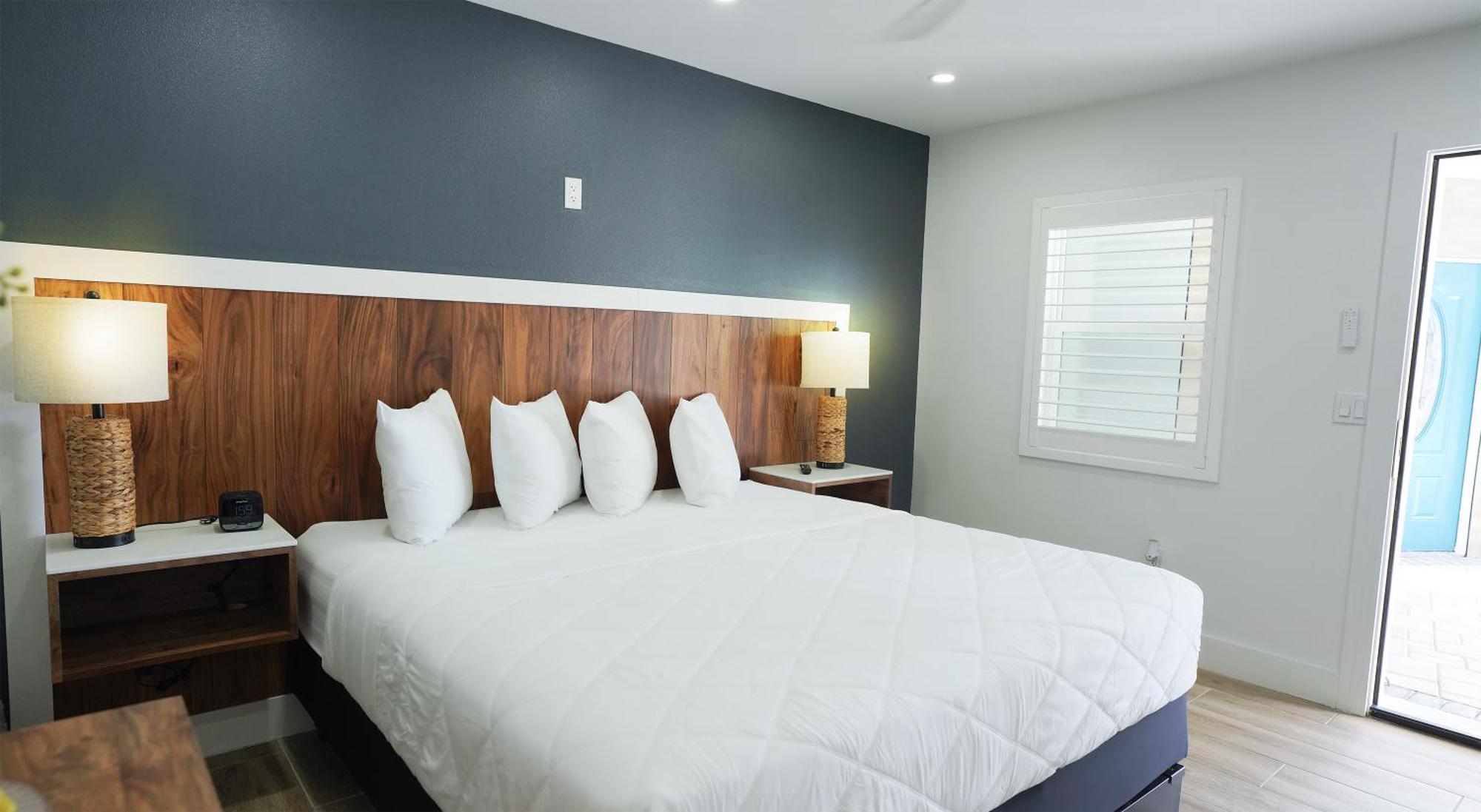 קלירווטר ביץ' Ivory Sands Beach Suites מראה חיצוני תמונה