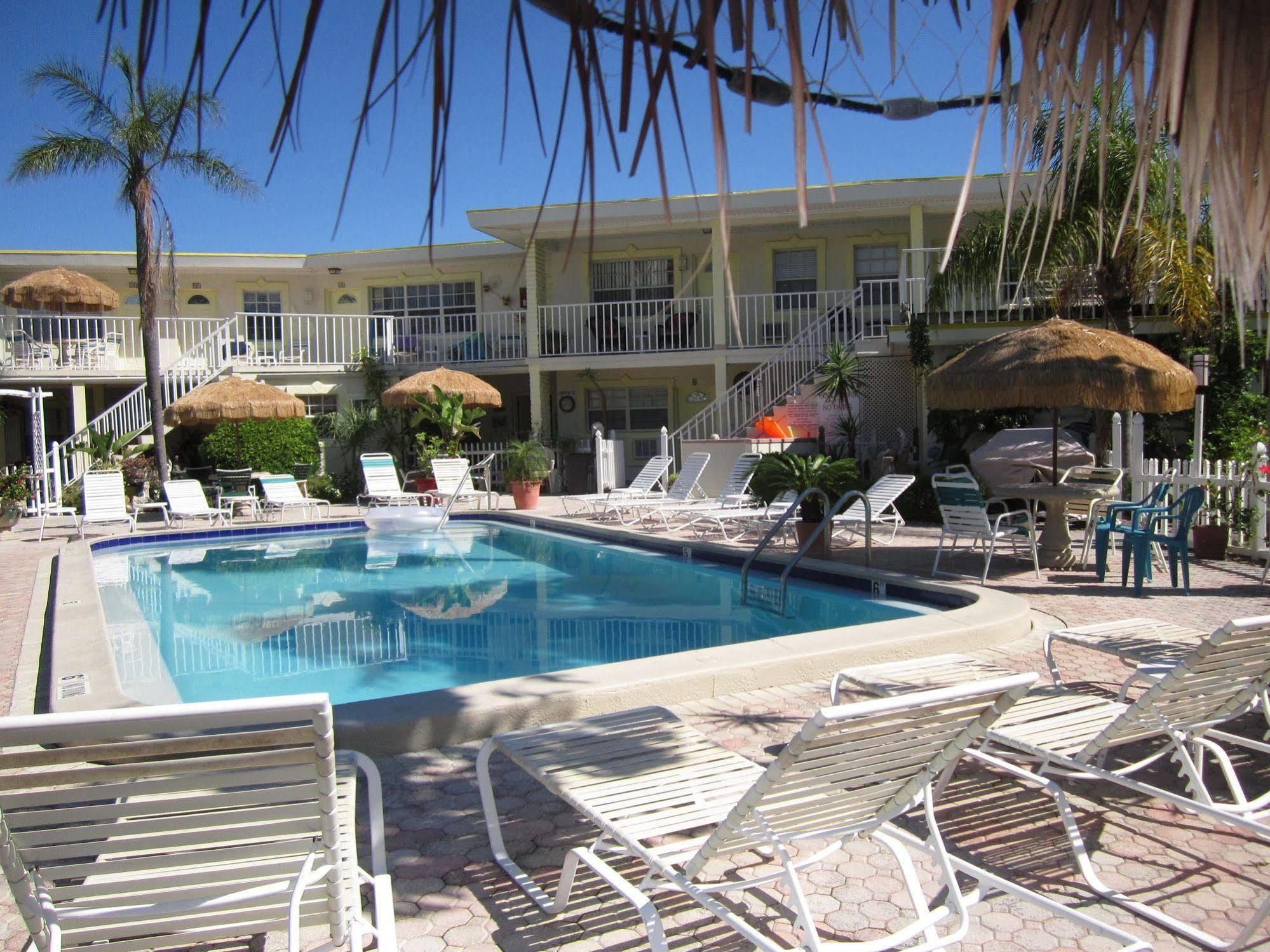 קלירווטר ביץ' Ivory Sands Beach Suites מראה חיצוני תמונה