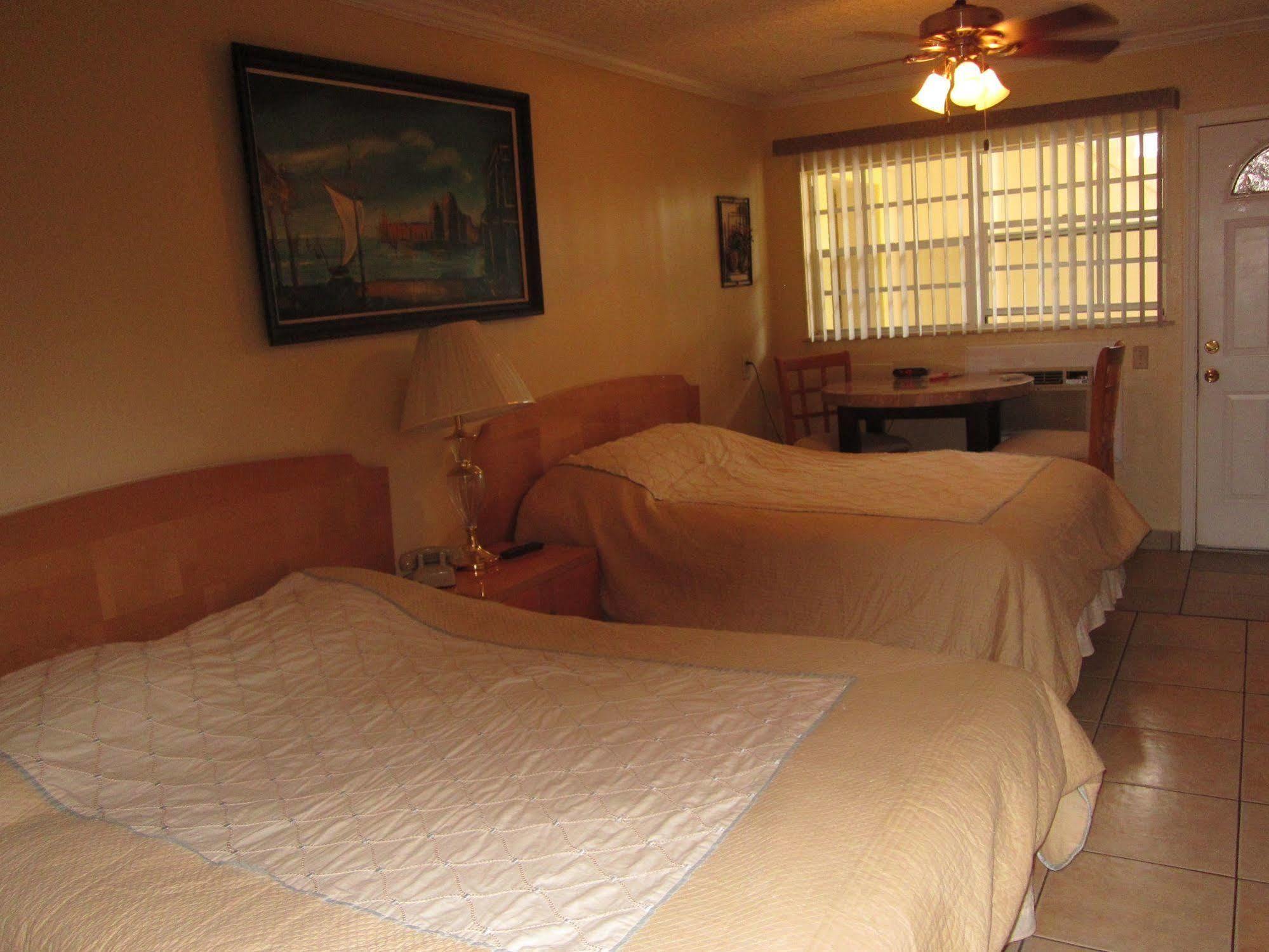 קלירווטר ביץ' Ivory Sands Beach Suites מראה חיצוני תמונה